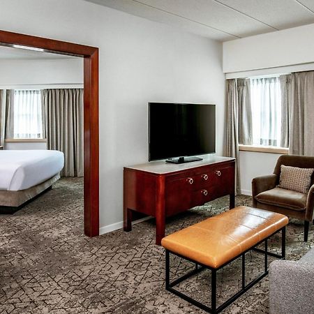 Sheraton Boston Needham Hotel Bagian luar foto