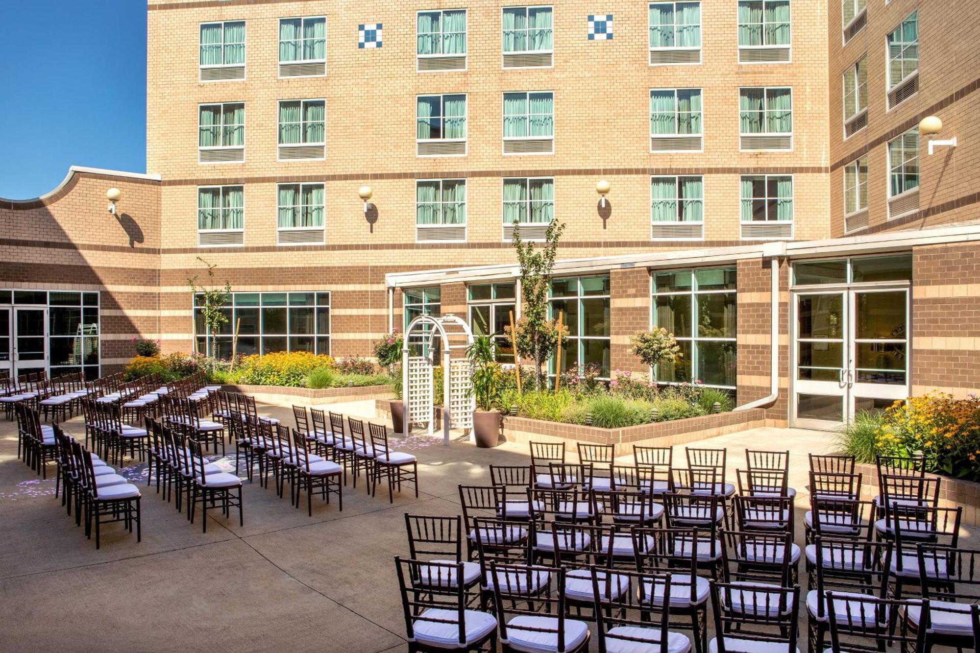 Sheraton Boston Needham Hotel Bagian luar foto