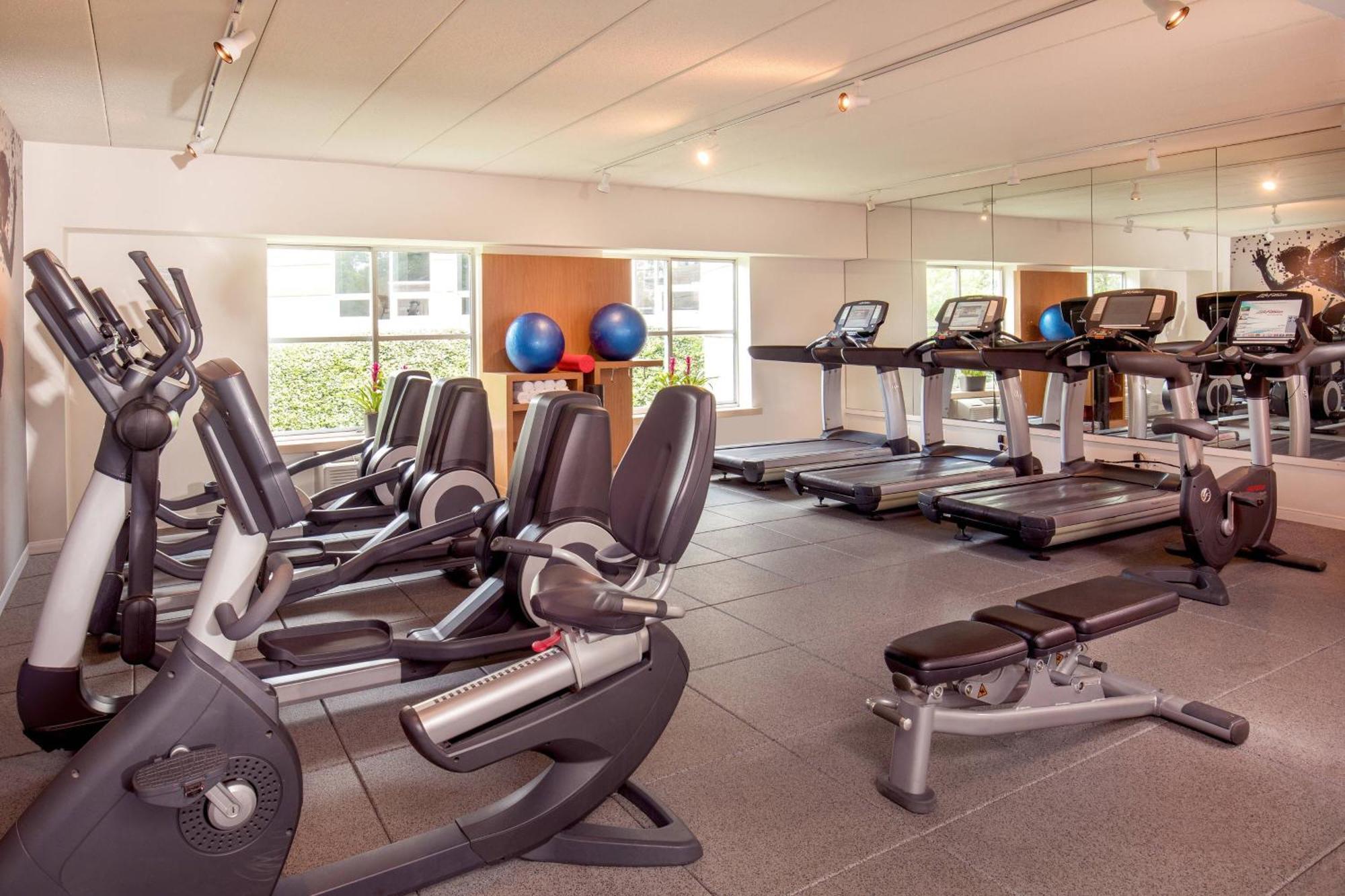 Sheraton Boston Needham Hotel Bagian luar foto