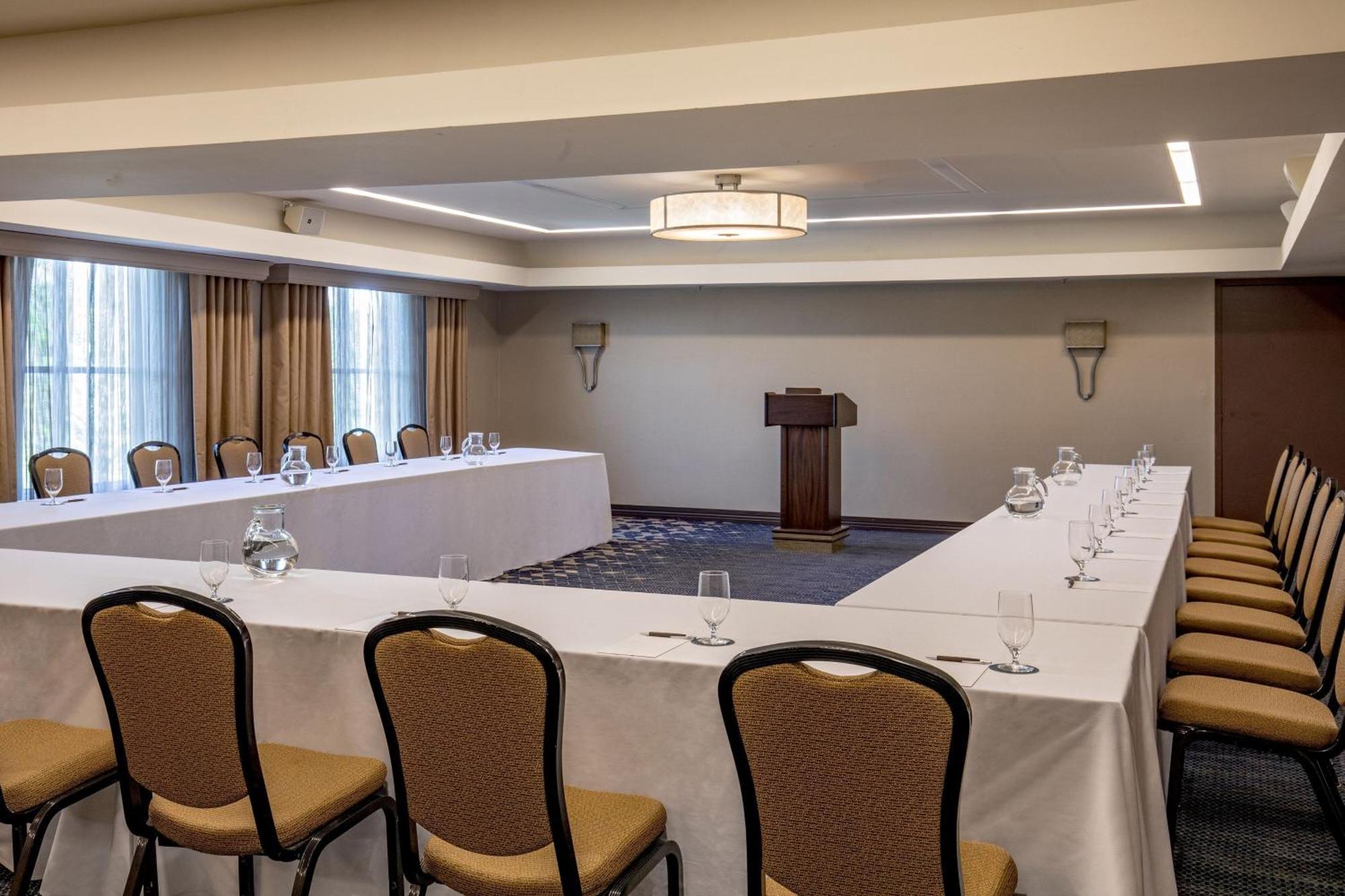 Sheraton Boston Needham Hotel Bagian luar foto