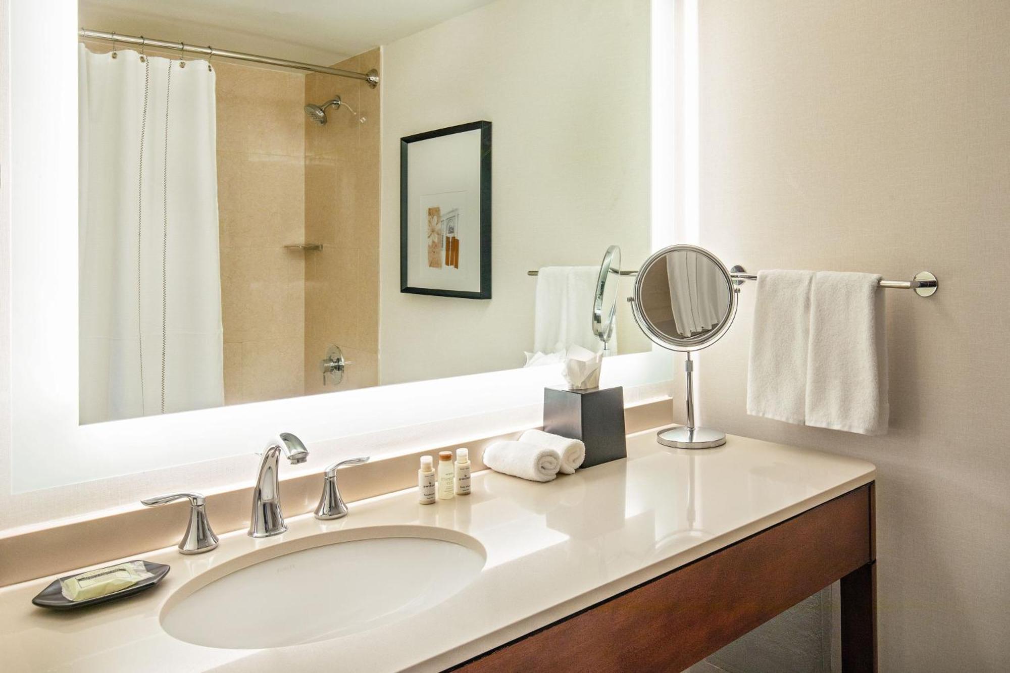 Sheraton Boston Needham Hotel Bagian luar foto