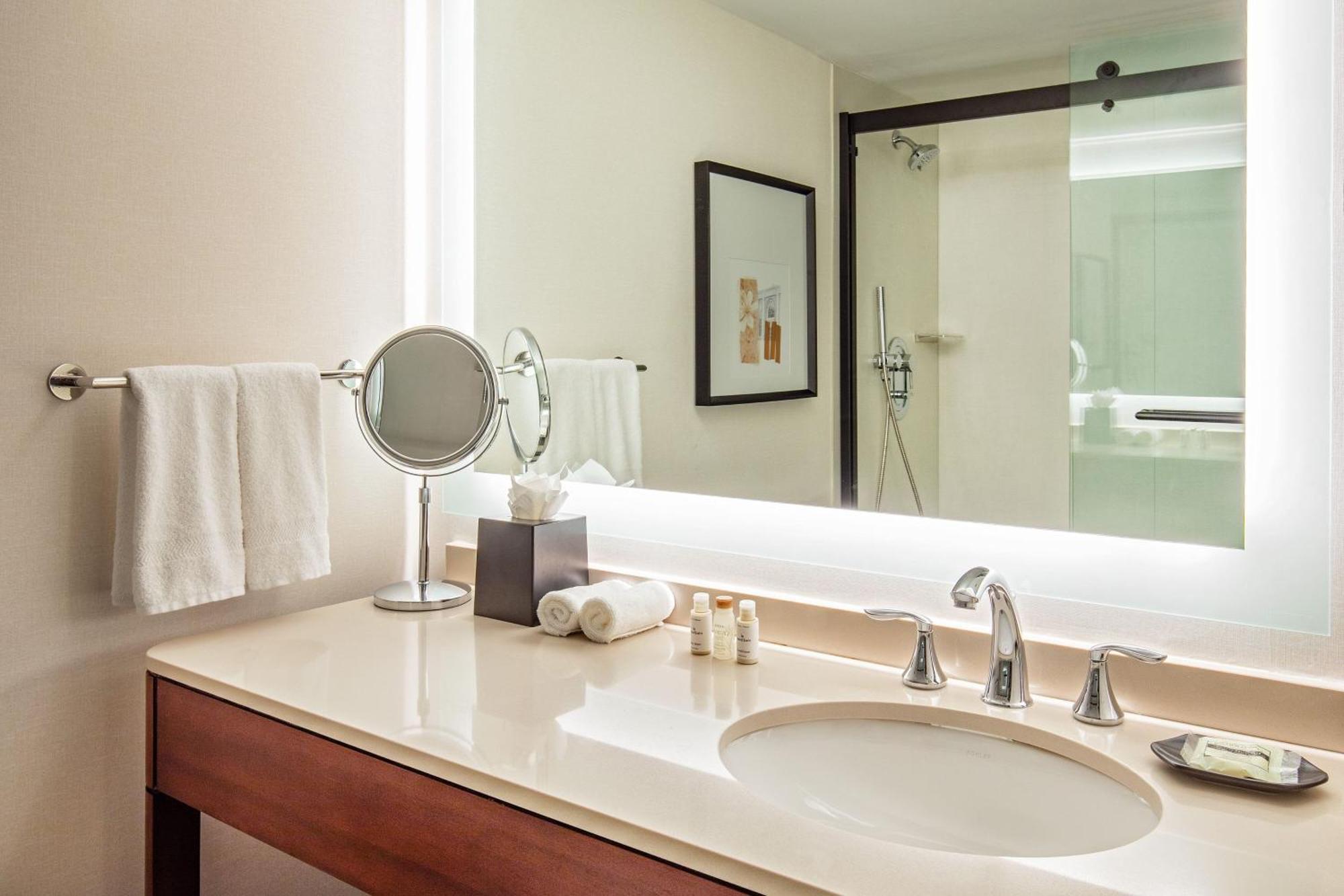 Sheraton Boston Needham Hotel Bagian luar foto