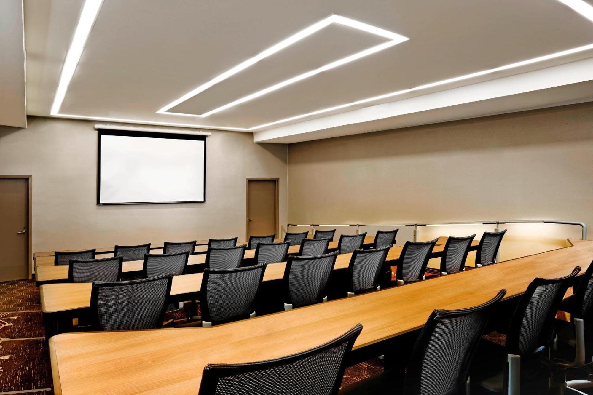 Sheraton Boston Needham Hotel Bagian luar foto