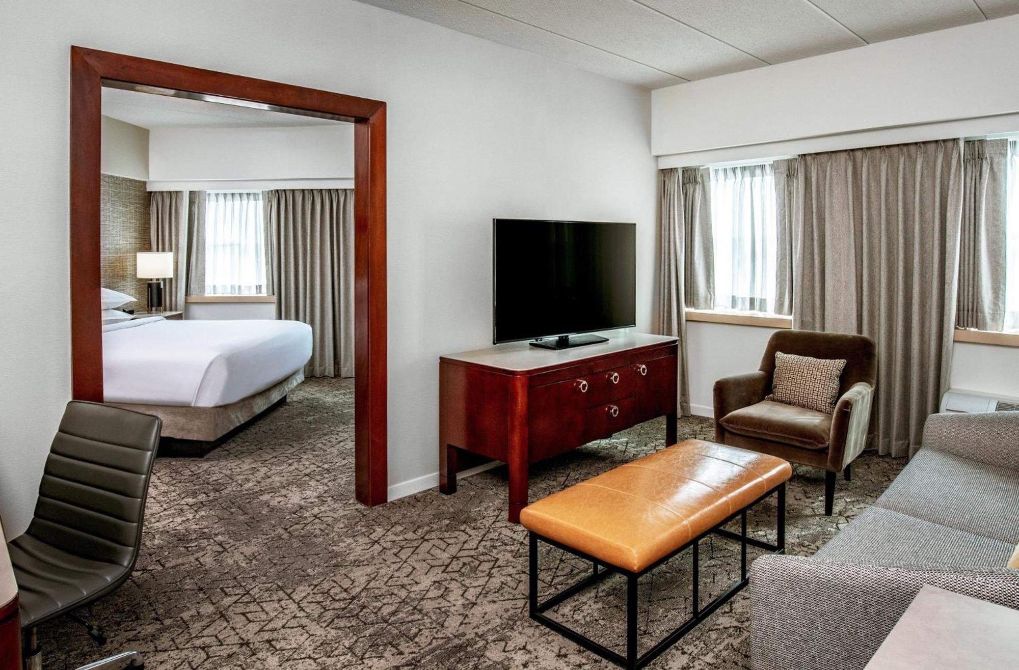 Sheraton Boston Needham Hotel Bagian luar foto