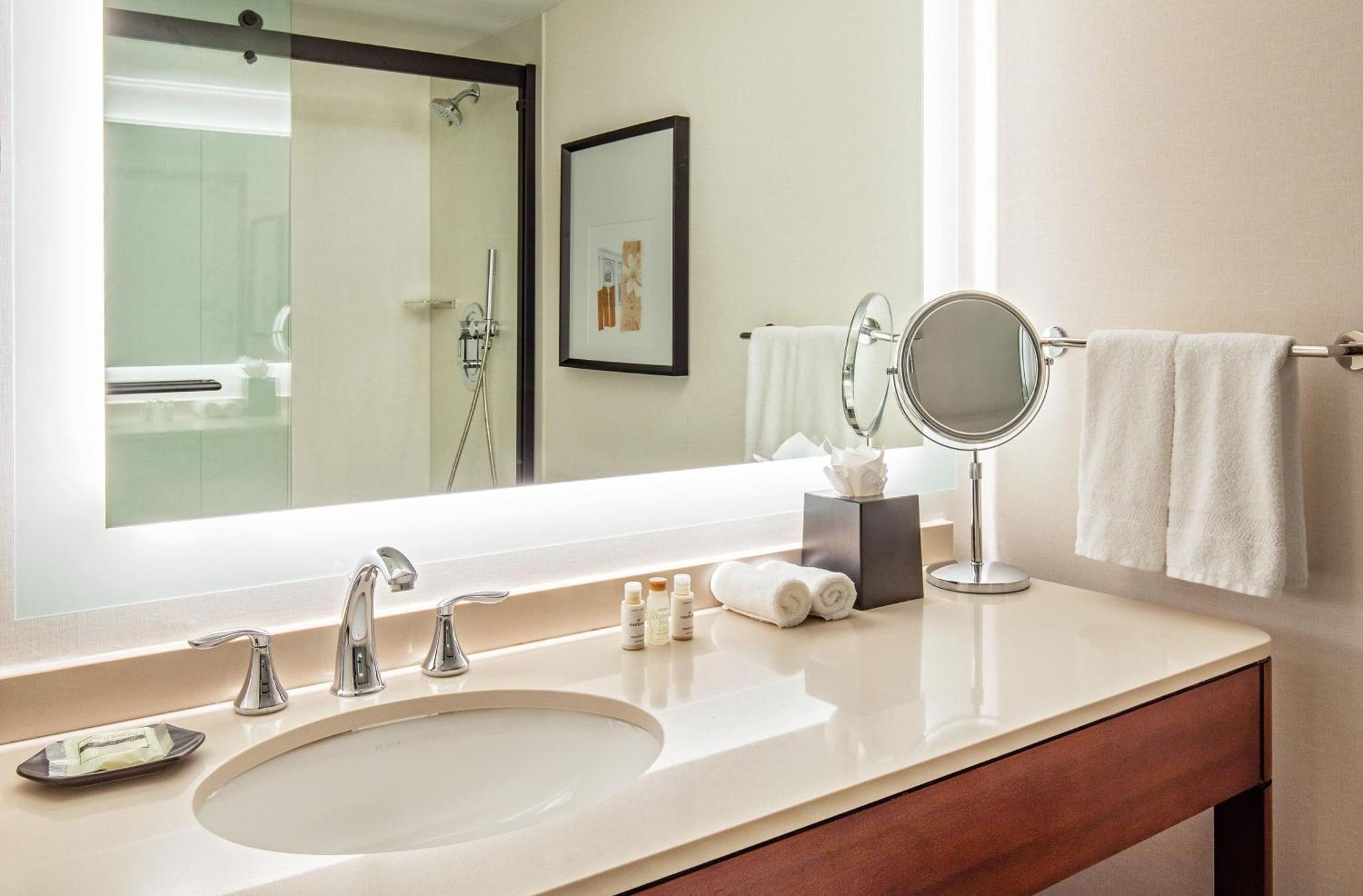 Sheraton Boston Needham Hotel Bagian luar foto