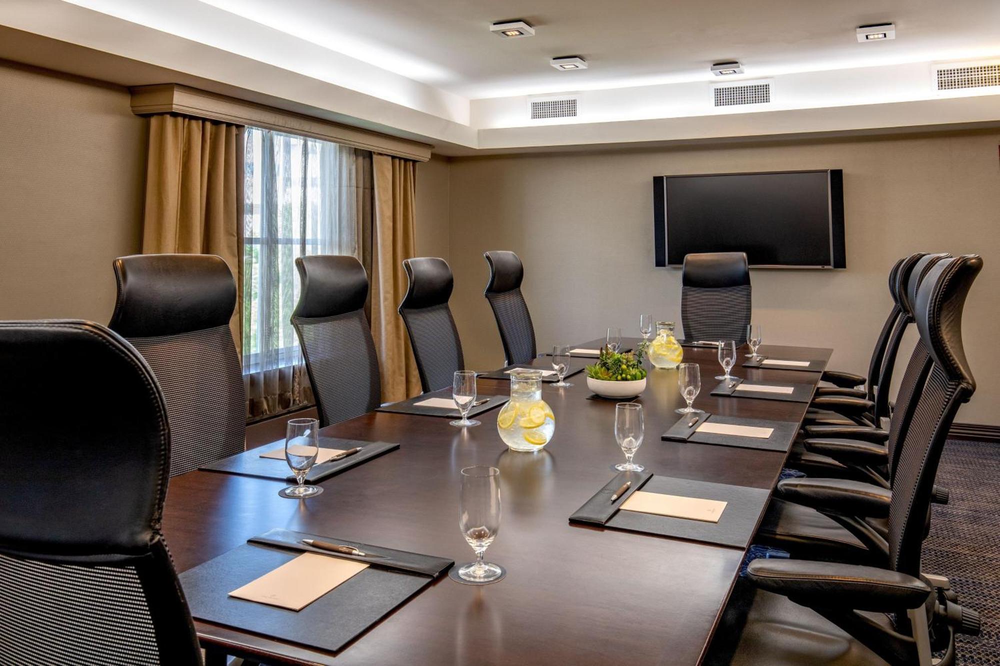 Sheraton Boston Needham Hotel Bagian luar foto