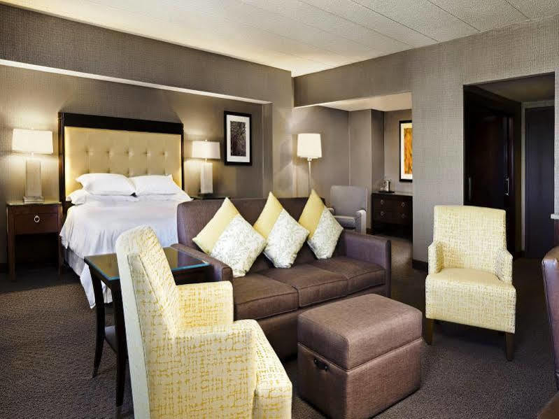 Sheraton Boston Needham Hotel Bagian luar foto