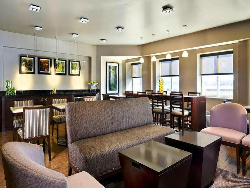 Sheraton Boston Needham Hotel Bagian luar foto